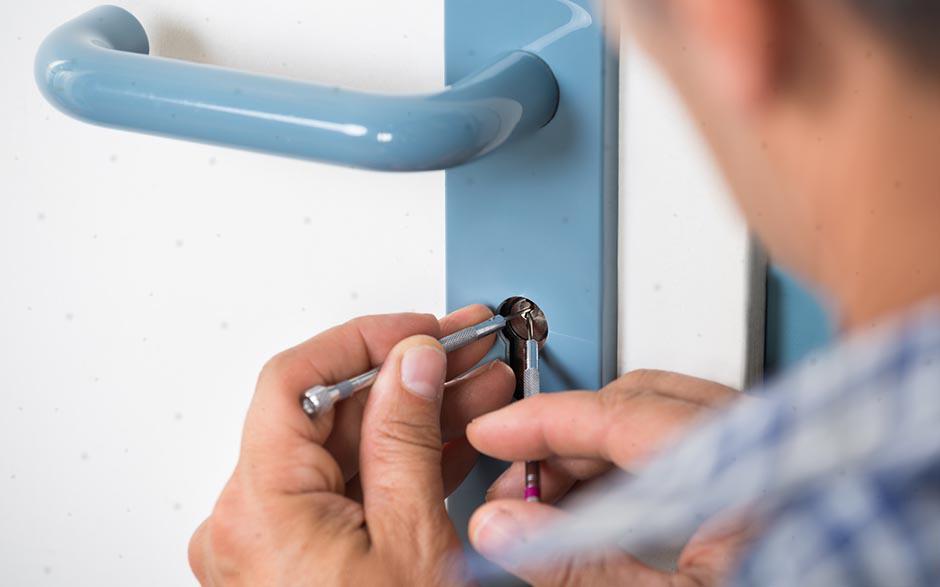 téléphone de artisans serruriers Paris 7